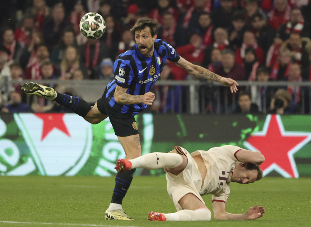 世体：莱万多夫斯基点亮纽约帝国大厦，以庆祝波兰独立日