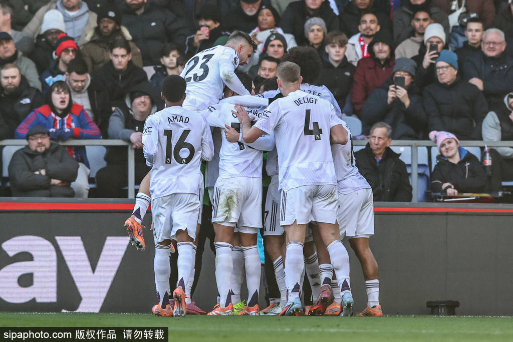 英超战报：埃基蒂克双响，田中碧绝平，利兹联3-3利物浦